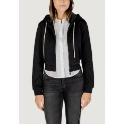 Bluza Kobieta GUESS ACTIVE 3D PEONY ZIPPER HOODIE JACKET. Czarne bluzy Guess Active, z aplikacjami, z tkaniny, bez kaptura. W wyprzedaży za 340.80 zł.