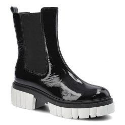 Botki damskie Chebello, wysoka cholewka ze skóry naturalnej lakierowanej z ulastycznymi wstawkami na wysokiej płaskiej podeszwie, czarne, 2787-240-MI. Czarne botki CheBello, bez wzorów, z lakierowanej skóry, przed kolano, bez obcasa, na płaskiej podeszwie, bez zapięcia. Za 299.00 zł.