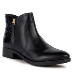 Botki Geox. Czarne botki Geox, bez wzorów, bez obcasa, na płaskiej podeszwie, bez zapięcia. Za 659.99 zł.