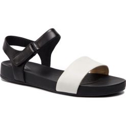 Sandały CLARKS - Bright Pacey 261412584 White Leather. Białe sandały Clarks, bez wzorów, ze skóry, bez obcasa, bez zapięcia. W wyprzedaży za 239.00 zł.