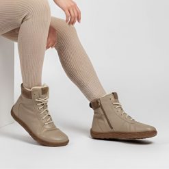 Trzewiki damskie Barefoot Wasak, licowe na płaskiej podeszwie i ocieplane futerkiem, beżowe, 768. Brązowe botki Wasak, bez wzorów, ze skóry, bez obcasa, na płaskiej podeszwie, bez zapięcia. Za 322.99 zł.