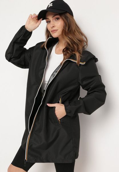 Czarna Kurtka Wiatrówka na Zamek Błyskawiczny z Kapturem Radisca. Czarne kurtki sportowe Born2be, l, bez wzorów, z kapturem. Za 99.99 zł.