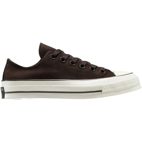Buty sportowe Converse Chuck 70 Suede. Brązowe obuwie sportowe Converse, bez wzorów, z zamszu, bez zapięcia. Za 400.50 zł.