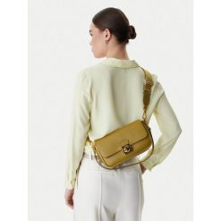 Torebka Coccinelle. Zielone torebki klasyczne Coccinelle, bez wzorów, bez dodatków. Za 1,289.00 zł.