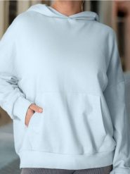 Bluza hoodie z kieszenią - błękitny. Niebieskie bluzy Sinsay, l, bez wzorów, z dzianiny, bez kaptura. W wyprzedaży za 19.99 zł.