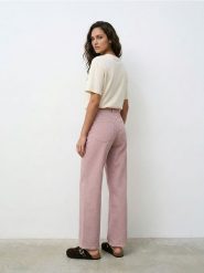 Jeansy wide leg z cyrkoniami - różowy. Czerwone jeansy Sinsay, bez wzorów. Za 89.99 zł.