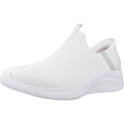 Kapcie SKECHERS SLIP-INS ULTRA FLEX 3.0 COZY STREAK Biały. Białe obuwie domowe Skechers, bez wzorów, z tkaniny, bez zapięcia. Za 423.99 zł.