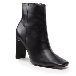 Botki Simple. Czarne botki Simple, bez wzorów, bez obcasa, na słupku, bez zapięcia. Za 599.99 zł.