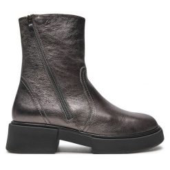 Botki Caprice. Szare botki Caprice, bez wzorów, bez obcasa, na płaskiej podeszwie, bez zapięcia. Za 599.99 zł.