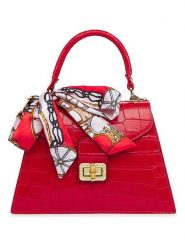 ORE10 Skórzana torebka "Sonos" w kolorze czerwonym - 28 x 21 x 10 cm rozmiar: onesize. Czerwone torby na ramię ORE10, bez wzorów, z materiału, przez ramię, bez dodatków. Za 304.99 zł.