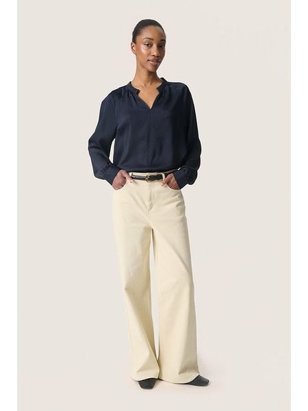 Soaked in Luxury Bluzka w kolorze granatowym rozmiar: S. Niebieskie bluzki Soaked in Luxury, s, bez wzorów, bez kołnierzyka, bez ramiączek. Za 83.03 zł.