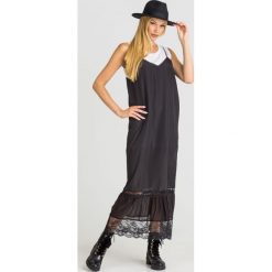 SUKIENKA TWINSET. Czarne sukienki Twinset, na co dzień, bez wzorów, z koronki, bez kołnierzyka, bez ramiączek, maxi, proste. Za 769.00 zł.