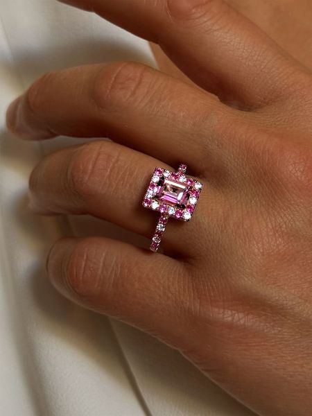 Les Petites Précieuses Pozłacany pierścionek z cyrkoniami i topazem rozmiar: 52. Różowe pierścionki Les Petites Précieuses, z cyrkonią, pozłacane. Za 297.97 zł.