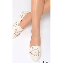 Białe Lordsy Sleepy Day. Białe baleriny Born2be, bez wzorów, z materiału, bez obcasa. Za 59.99 zł.