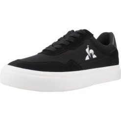 Kapcie LE COQ SPORTIF LCS OLLIE Czarny. Czarne obuwie domowe Le Coq Sportif, bez wzorów, bez zapięcia. Za 254.35 zł.