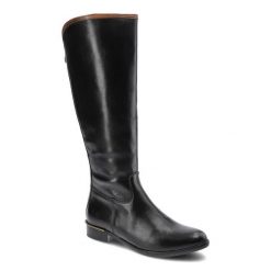 Czarne Kozaki Carinii Damskie Eleganckie Obuwie. Czarne kozaki Carinii, ze skóry, bez obcasa, na płaskiej podeszwie, bez zapięcia. Za 299.00 zł.