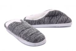 AXIM 7P24080 szary, kapcie damskie. Szare obuwie domowe Axim, bez wzorów, bez zapięcia. Za 34.99 zł.