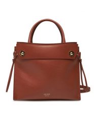 Guess Torebka HWBIAA L5117 Brązowy. Brązowe torebki klasyczne Guess, z aplikacjami, ze skóry, bez dodatków. Za 1,199.00 zł.