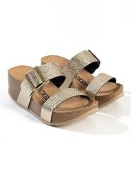 BACKSUN Klapki "Jakarta" w kolorze złotym na koturnie rozmiar: 39. Żółte klapki Backsun, bez wzorów, z materiału, z otwartym noskiem, bez obcasa, na koturnie. Za 173.99 zł.