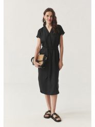 TATUUM Sukienka w kolorze czarnym rozmiar: 38. Czarne sukienki Tatuum, na co dzień, bez wzorów, z lyocellu, bez kołnierzyka, bez ramiączek, midi, proste. Za 235.50 zł.