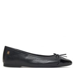 Baleriny Tommy Hilfiger. Czarne baleriny TOMMY HILFIGER, bez wzorów, bez obcasa. Za 429.99 zł.