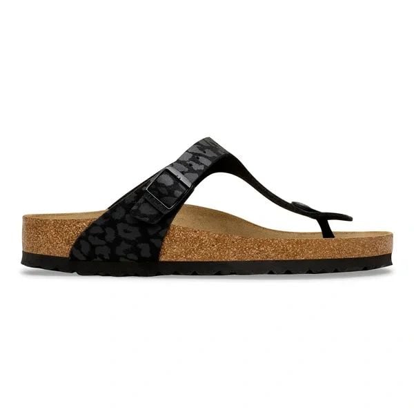 Birkenstock Gizeh SYN Leo Black Japonki damskie. Czarne klapki Birkenstock, bez wzorów, bez obcasa. Za 369.99 zł.