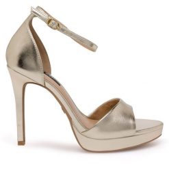 Sandały Nine West. Żółte sandały Nine West, bez wzorów, bez obcasa, na szpilce, bez zapięcia. Za 183.99 zł.