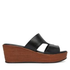 Klapki Lasocki. Czarne klapki Lasocki, bez wzorów, bez obcasa. Za 169.99 zł.
