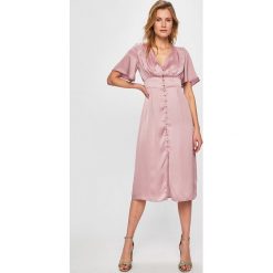 Glamorous - Sukienka. Fioletowe sukienki Glamorous, na co dzień, s, bez wzorów, z materiału, casualowe, bez kołnierzyka, bez ramiączek, mini, proste. W wyprzedaży za 149.90 zł.