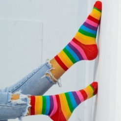 Skarpetki damskie w tęczowe paski 1151 żywe. Skarpety Milena, bez wzorów, z bawełny. Za 15.90 zł.