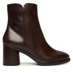 Botki ECCO. Czarne botki ecco, bez wzorów, bez obcasa, na słupku, bez zapięcia. Za 849.99 zł.