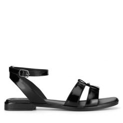 Sandały Lasocki. Czarne sandały Lasocki, bez wzorów, bez obcasa, na płaskiej podeszwie, bez zapięcia. Za 149.99 zł.