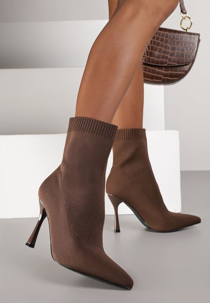 Brązowe Botki Vices na Szpilce ze Skarpetową Cholewką Nalumela. Brązowe botki Born2be, z aplikacjami, bez obcasa, na obcasie, bez zapięcia. Za 139.99 zł.