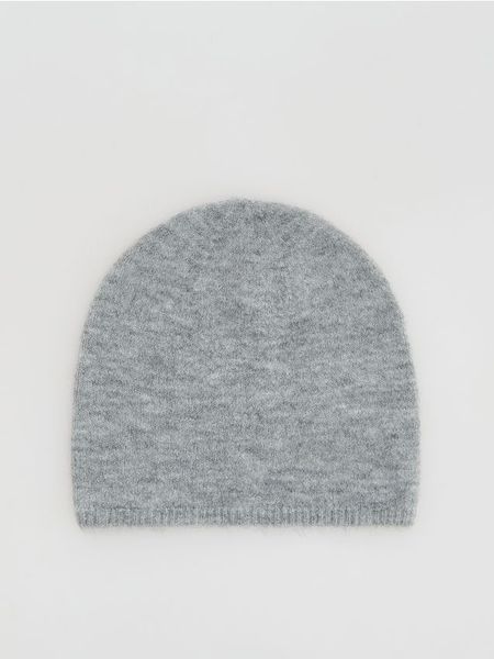 Czapka beanie - szary. Szare czapki Reserved, bez wzorów. Za 49.99 zł.
