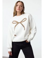 Trendyol Sweter w kolorze białym rozmiar: M. Białe swetry Trendyol, m, bez wzorów, bez ramiączek. Za 91.77 zł.
