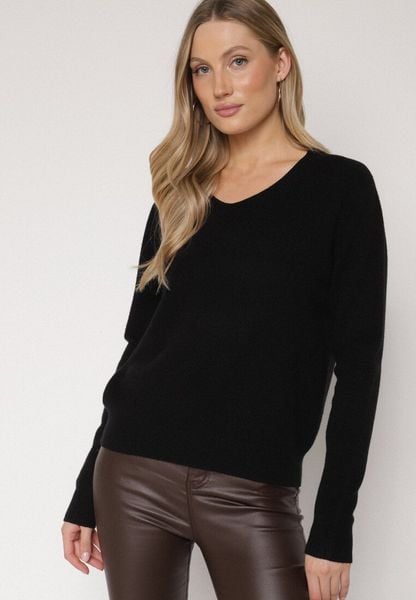Czarny Sweter z Wiskozą i Wełną z Dekoltem w Serek Claida. Czarne swetry Born2be, bez wzorów, z jeansu, bez ramiączek. Za 104.99 zł.