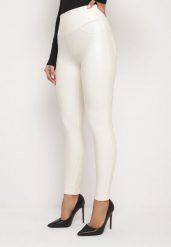 Białe Legginsy z Imitacji Skóry i Kieszeni z Wysokim Stanem Olabria. Białe legginsy Born2be, m, bez wzorów, z jeansu, z podwyższonym stanem. Za 34.99 zł.