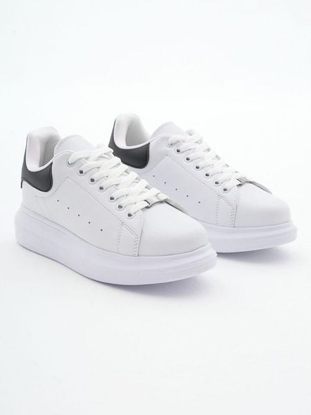 Trendyol Sneakersy w kolorze białym rozmiar: 41. Białe trampki Trendyol, bez wzorów, bez zapięcia. Za 114.95 zł.