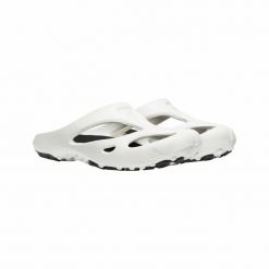 Klapki damskie KEEN SHANTI. Białe klapki Keen, bez wzorów, bez obcasa. Za 199.99 zł.