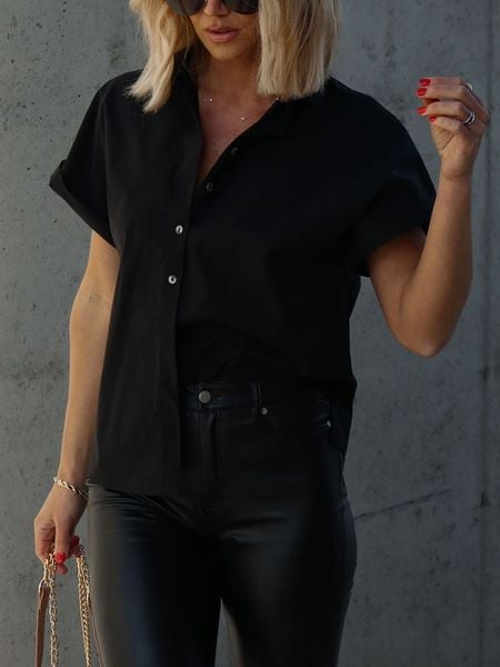 Milan Kiss Bluzka w kolorze czarnym rozmiar: M. Czarne bluzki Milan Kiss, m, bez wzorów, z bawełny, bez kołnierzyka, bez ramiączek. Za 153.71 zł.