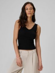 4F Top slim z prążkowanej dzianiny damski - czarny S. Czarne topy 4f, s, bez wzorów, z bawełny, bez kołnierzyka, bez ramiączek. Za 59.99 zł.