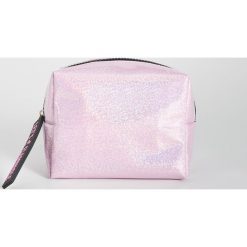Kosmetyczka z brelokiem - Różowy. Kufry i kosmetyczki Sinsay. Za 19.99 zł.