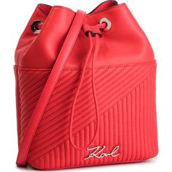 Torebka KARL LAGERFELD - 91KW3065 Red Fire. Czerwone torebki klasyczne KARL LAGERFELD, z aplikacjami, ze skóry, zdobione, bez dodatków. W wyprzedaży za 729.00 zł.