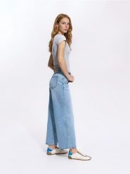 Jeansy wide leg z krótszą nogawką - niebieski. Niebieskie jeansy Reserved, bez wzorów. Za 129.99 zł.