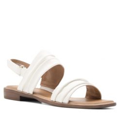 Sandały Clara Barson. Białe sandały Clara Barson, bez wzorów, bez obcasa, na płaskiej podeszwie, bez zapięcia. Za 99.99 zł.