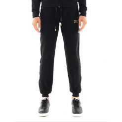 Spodnie dresowe z bawełna z sznurek regulacyjny na co dzień. Czarne spodnie materiałowe LEONE 1947 APPAREL, na co dzień, bez wzorów, z bawełny. W wyprzedaży za 124.24 zł.