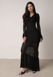 Czarna Koktajlowa Sukienka Koronkowa z Dekoltem V i Falbanami Frevina. Czarne sukienki Born2be, na imprezę, l, bez wzorów, z koronki, klasyczne, bez kołnierzyka, bez ramiączek, maxi, kopertowe. Za 199.99 zł.