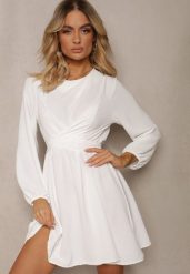 Biała Sukienka Rozkloszowana z Gumką w Pasie Thelo. Białe sukienki Renee, m, bez wzorów, z tkaniny, eleganckie, bez kołnierzyka, bez ramiączek, mini, kopertowe. Za 59.99 zł.