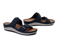 INBLU PF-03 004 granatowy, klapki damskie. Niebieskie klapki Inblu, bez wzorów, ze skóry, bez obcasa, na koturnie. Za 131.90 zł.