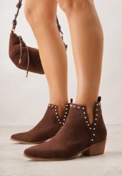 Brązowe Botki Vices na Słupku z Ażurową Cholewką Nitami i Wycięciem Borfedi. Brązowe botki Renee, na zimę, z aplikacjami, z jeansu, ze szpiczastym noskiem, bez obcasa, na obcasie, bez zapięcia. Za 149.99 zł.